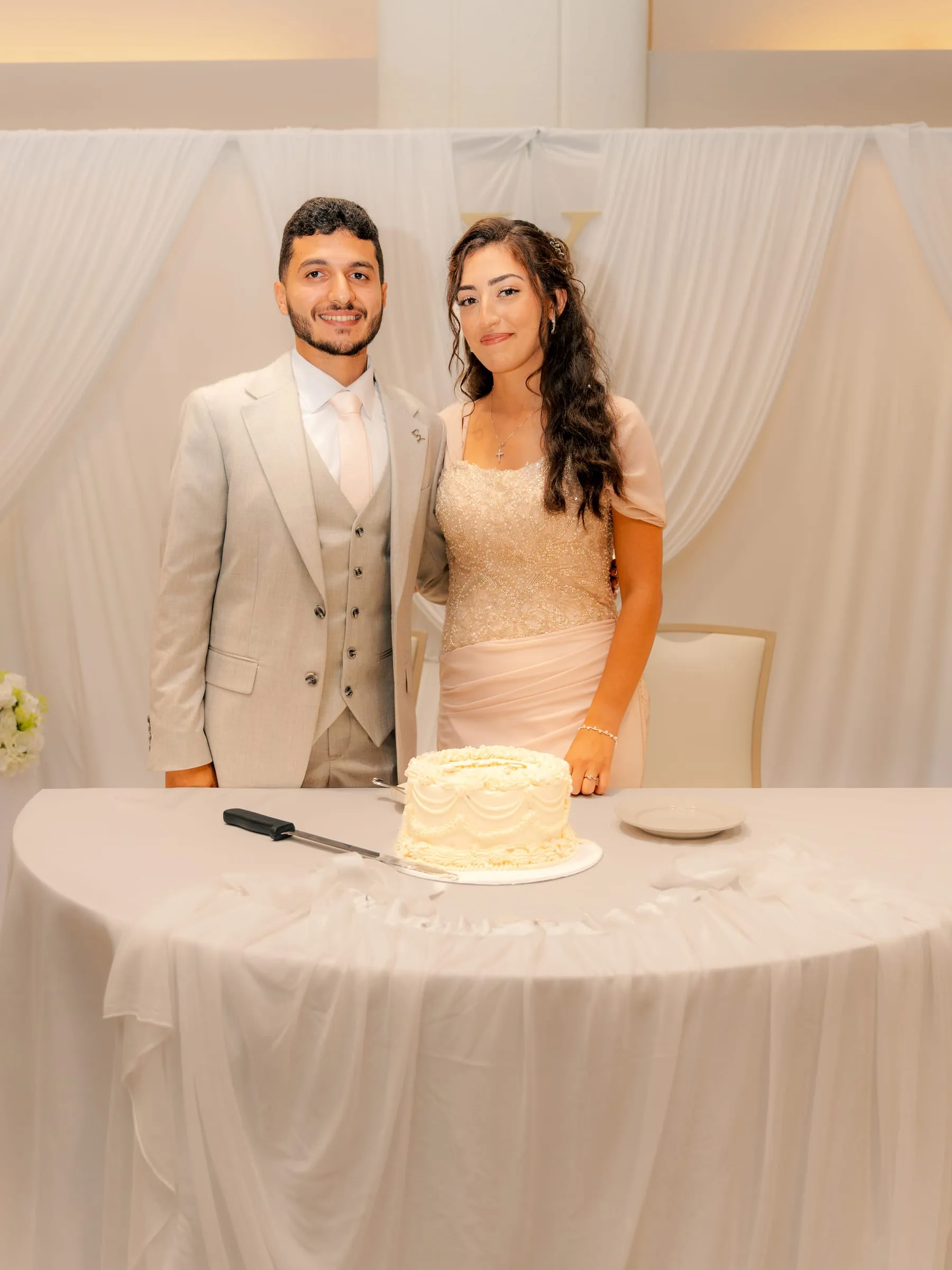 Lavina and Youssef's final portrait together behind their engagement cake